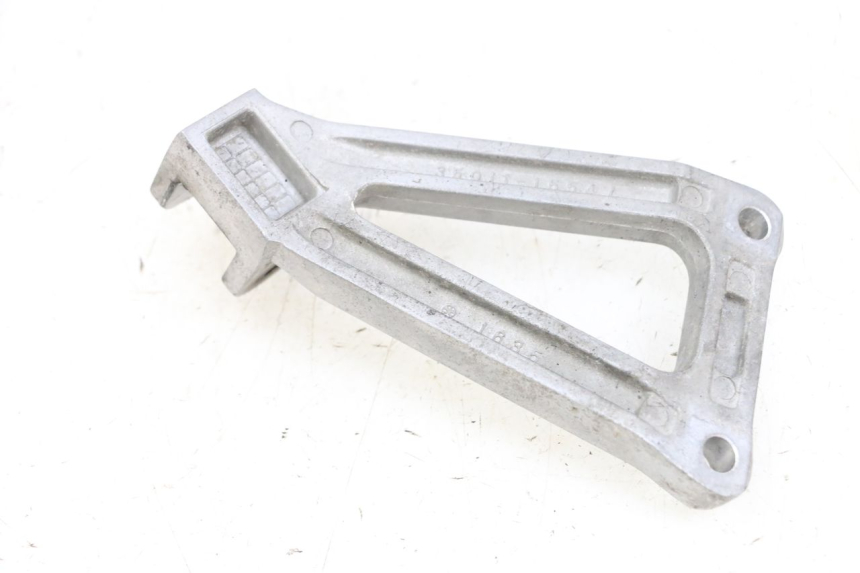 photo de PLATINE CALE PIED ARRIERE GAUCHE KAWASAKI ZR 7 750 (1999 - 2001) - Zoom état d’usage