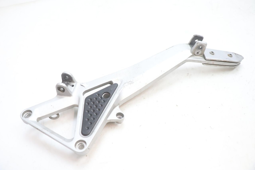 photo de PLATINE CALE PIED AVANT DROIT HONDA CB F HORNET 600 (2005 - 2006) - Autre angle de vue
