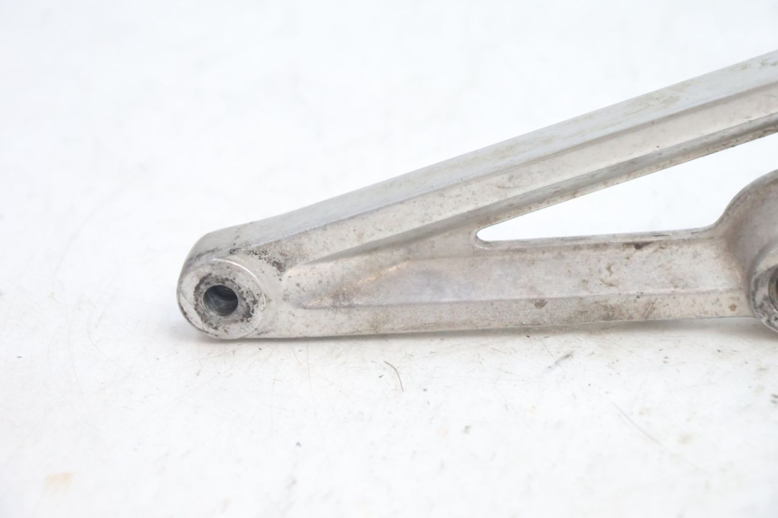 photo de PLATINE CALE PIED AVANT DROIT HONDA CB TWO FIFTY 250 (1991 - 2002) - Détail de la pièce