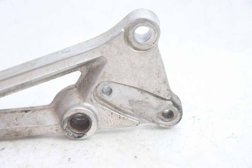 photo de PLATINE CALE PIED AVANT DROIT HONDA CB TWO FIFTY 250 (1991 - 2002) - Zoom état d’usage