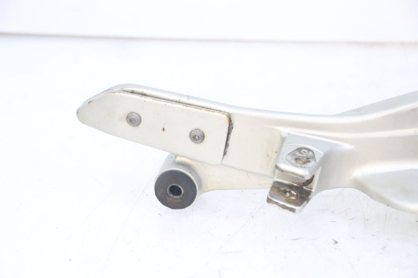 photo de PLATINE CALE PIED AVANT DROIT HONDA CBF 500 (2004 - 2007)