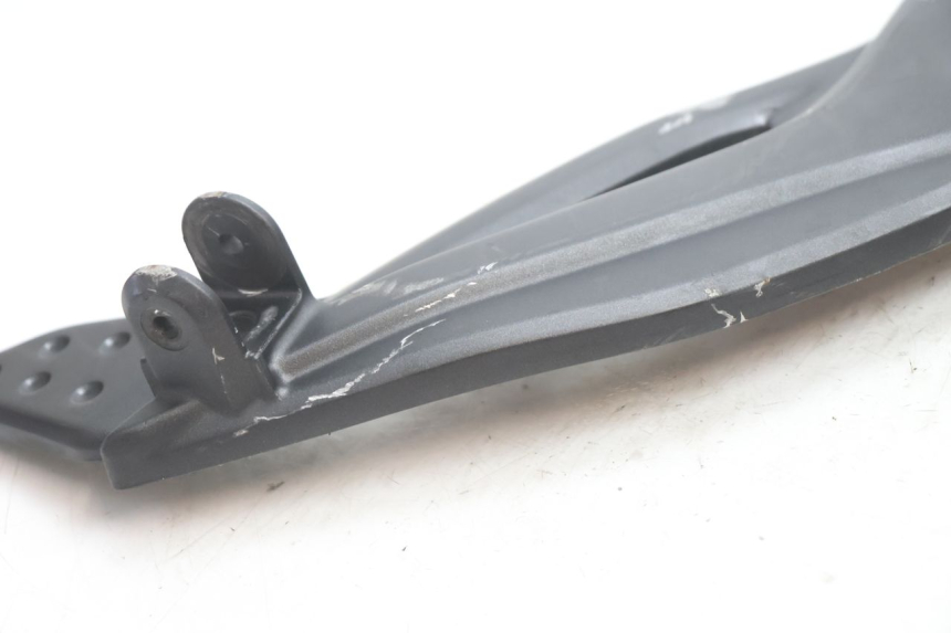 photo de PLATINE CALE PIED AVANT DROIT KAWASAKI ER-6 ER6 N 650 (2005 - 2009) - Gros plan technique