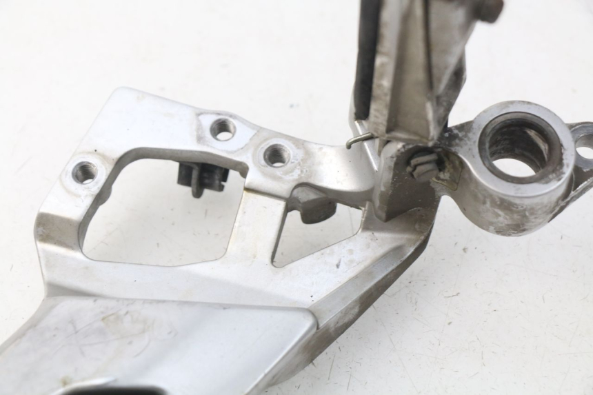 photo de PLATINE CALE PIED AVANT DROIT YAMAHA FJR ABS 1300 (2006 - 2012)