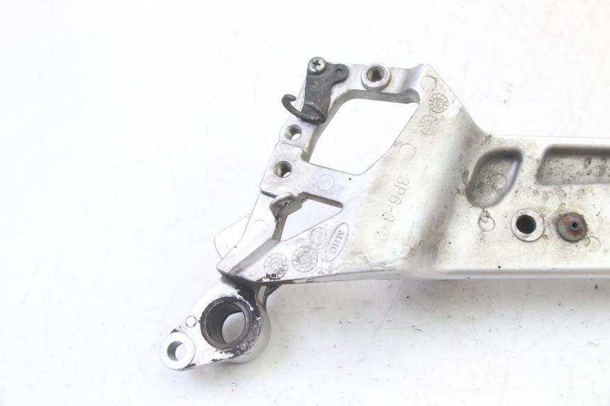 photo de PLATINE CALE PIED AVANT DROIT YAMAHA FJR ABS 1300 (2006 - 2012)