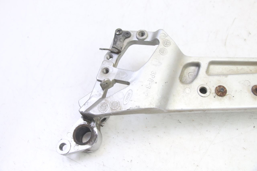 photo de PLATINE CALE PIED AVANT DROIT YAMAHA FJR ABS 1300 (2006 - 2012)
