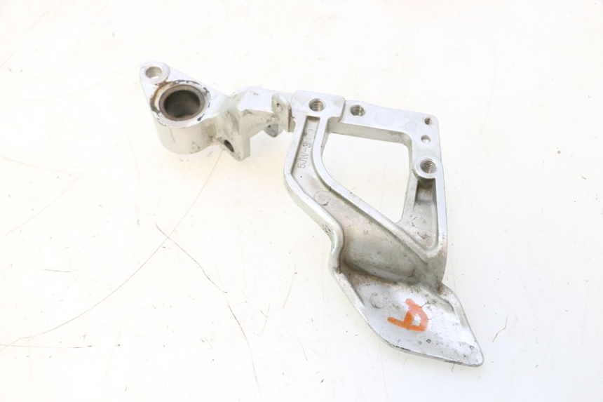 photo de PLATINE CALE PIED AVANT DROIT YAMAHA FJR 1300 (2001 - 2005) - Gros plan technique