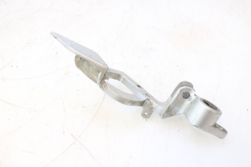 photo de PLATINE CALE PIED AVANT DROIT YAMAHA FJR 1300 (2001 - 2005) - Points de fixation