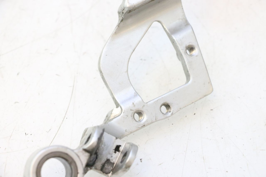 photo de PLATINE CALE PIED AVANT DROIT YAMAHA FJR 1300 (2001 - 2005) - Pièce contrôlée