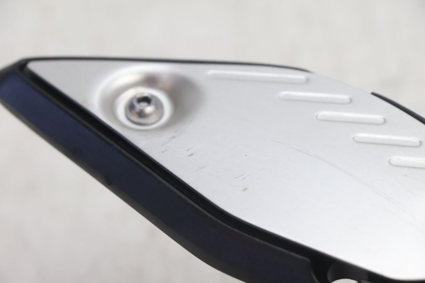 photo de PLATINE CALE PIED AVANT DROIT YAMAHA FZ8 800 (2010 - 2016) - Zoom état d’usage