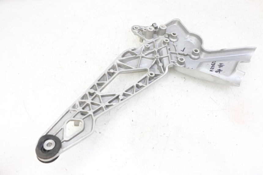 photo de PLATINE CALE PIED AVANT DROIT BMW G310 R 310 (2016 - 2020)