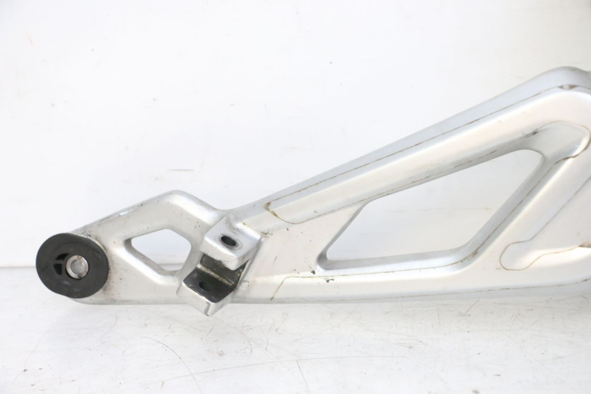 photo de PLATINE CALE PIED AVANT DROIT BMW G310 R 310 (2016 - 2020)