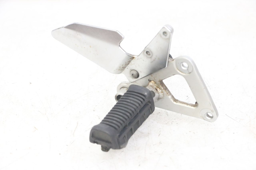 photo de PLATINE CALE PIED AVANT DROIT SUZUKI GS GSE 500 (2001 - 2003)