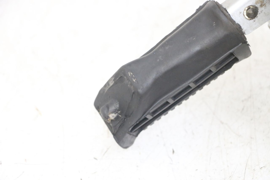 photo de PLATINE CALE PIED AVANT DROIT SUZUKI GS GSE 500 (2001 - 2003)