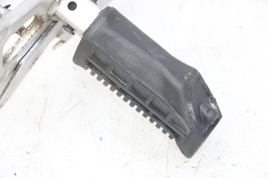 photo de PLATINE CALE PIED AVANT DROIT SUZUKI GS GSE 500 (2001 - 2003)