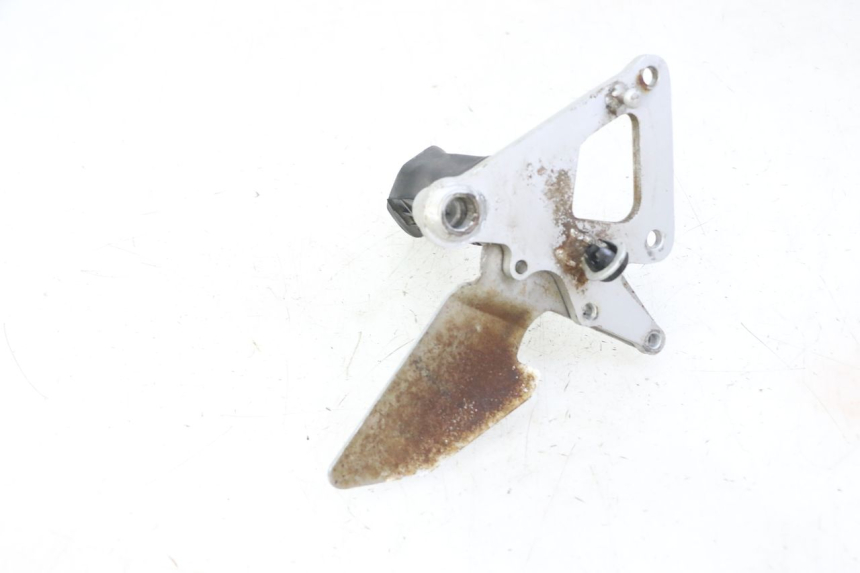 photo de PLATINE CALE PIED AVANT DROIT SUZUKI GS GSE 500 (2001 - 2003)