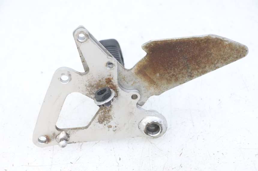 photo de PLATINE CALE PIED AVANT DROIT SUZUKI GS GSE 500 (2001 - 2003)