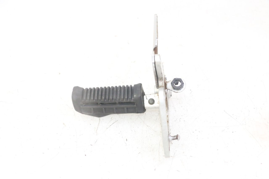 photo de PLATINE CALE PIED AVANT DROIT SUZUKI GS GSE 500 (2001 - 2003)