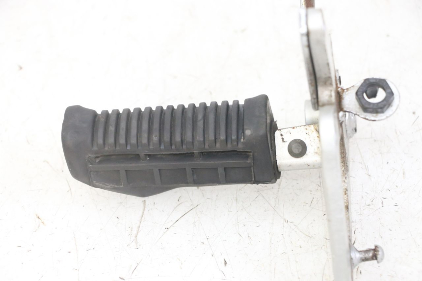photo de PLATINE CALE PIED AVANT DROIT SUZUKI GS GSE 500 (2001 - 2003)
