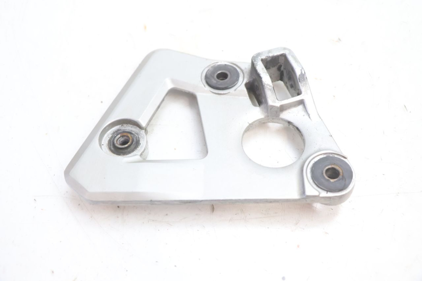 photo de PLATINE CALE PIED AVANT DROIT SUZUKI GSX F GSXF 750 (1988 - 1998) - Détail de la pièce