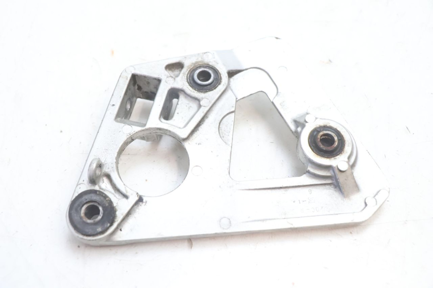 photo de PLATINE CALE PIED AVANT DROIT SUZUKI GSX F GSXF 750 (1988 - 1998) - Autre angle de vue