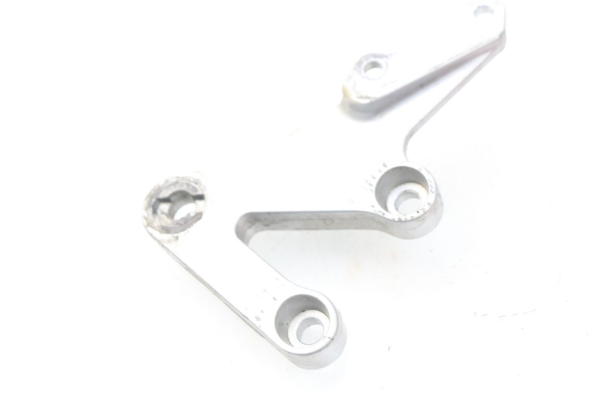 photo de PLATINE CALE PIED AVANT DROIT SUZUKI GSX-R GSXR 600 (2001 - 2003) - Autre angle de vue