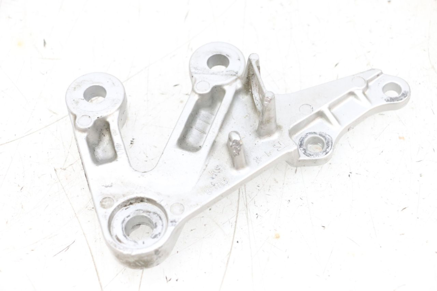photo de PLATINE CALE PIED AVANT DROIT SUZUKI GSXR GSX-R 1000 (2003 - 2004) - Autre angle de vue