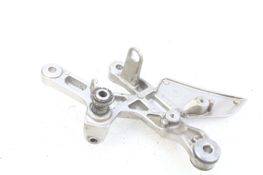 photo de PLATINE CALE PIED AVANT DROIT HONDA CB R 1000 (2018 - 2023)