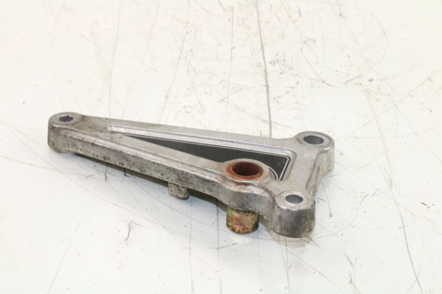 photo de PLATINE CALE PIED AVANT DROIT HONDA CM 125 (1983 - 2003)