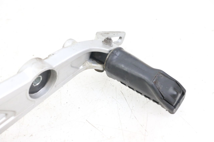 photo de PLATINE CALE PIED AVANT DROIT HYOSUNG GF 125 (2001 - 2005)