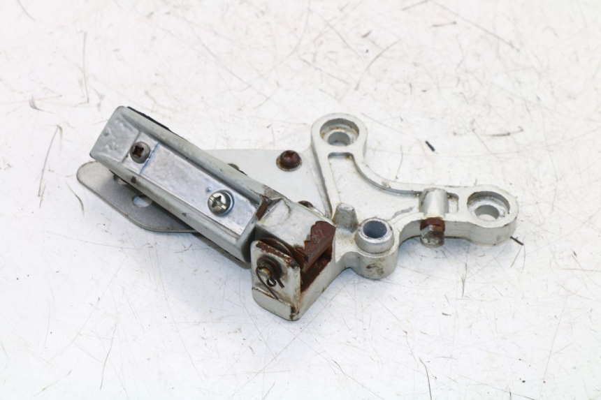 photo de PLATINE CALE PIED AVANT DROIT KINROAD XT125-19 ROAD KING 125 (2010 - 2012)