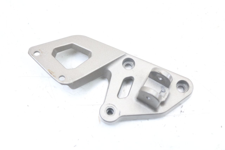 photo de PLATINE CALE PIED AVANT DROIT MASAI SCRAMBLER SPORT 125 (2021 - 2025)