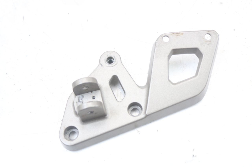 photo de PLATINE CALE PIED AVANT DROIT MASAI SCRAMBLER SPORT 125 (2021 - 2025)