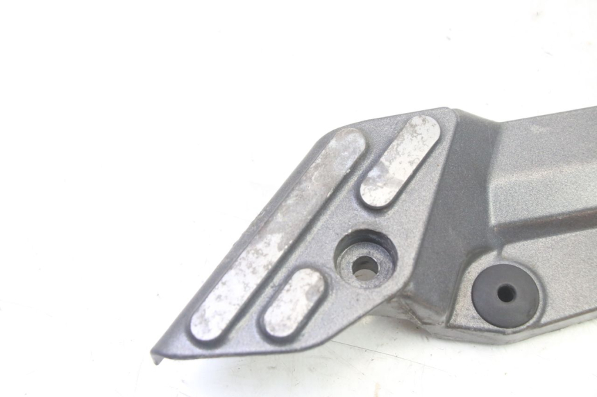 photo de PLATINE CALE PIED AVANT DROIT TRIUMPH SPRINT 900 (1995 - 1998)