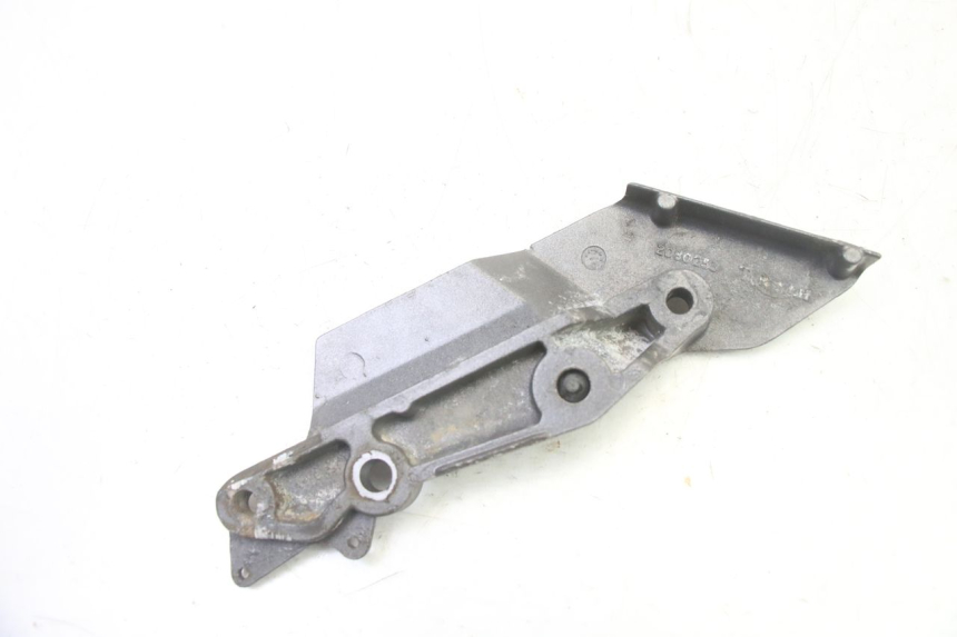 photo de PLATINE CALE PIED AVANT DROIT TRIUMPH SPRINT 900 (1995 - 1998)