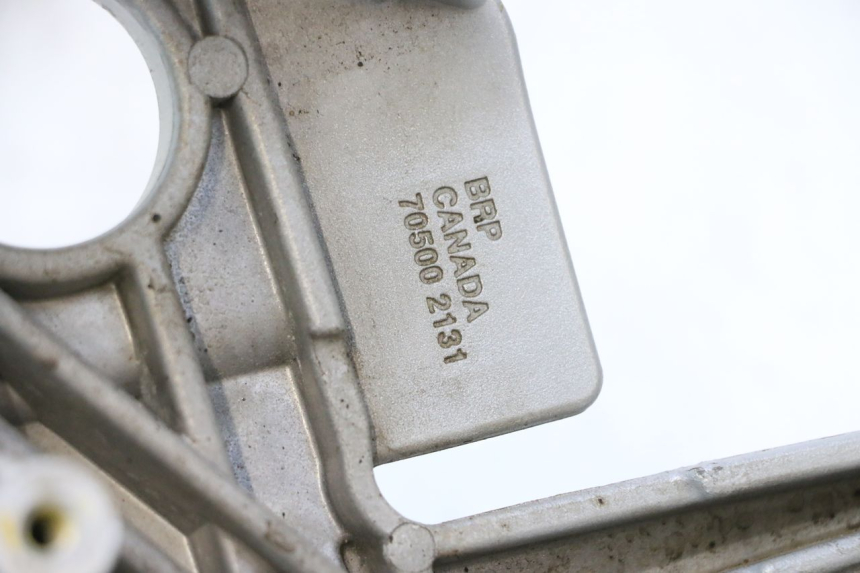 photo de PLATINE CALE PIED AVANT DROIT CAN-AM SPYDER RS 1000 (2008 - 2012) - Marquages et références