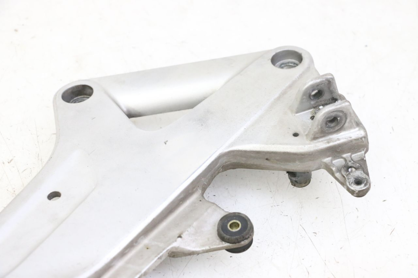 photo de PLATINE CALE PIED AVANT DROIT HONDA ST PAN EUROPEAN 1300 (2002 - 2013)