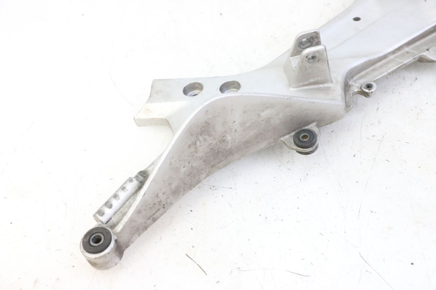 photo de PLATINE CALE PIED AVANT DROIT HONDA ST PAN EUROPEAN 1300 (2002 - 2013)