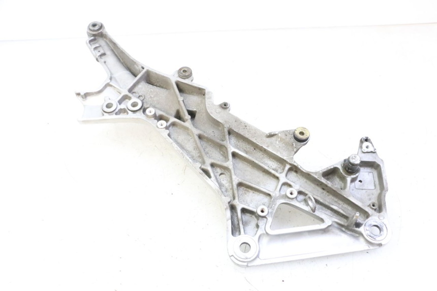 photo de PLATINE CALE PIED AVANT DROIT HONDA ST PAN EUROPEAN 1300 (2002 - 2013)