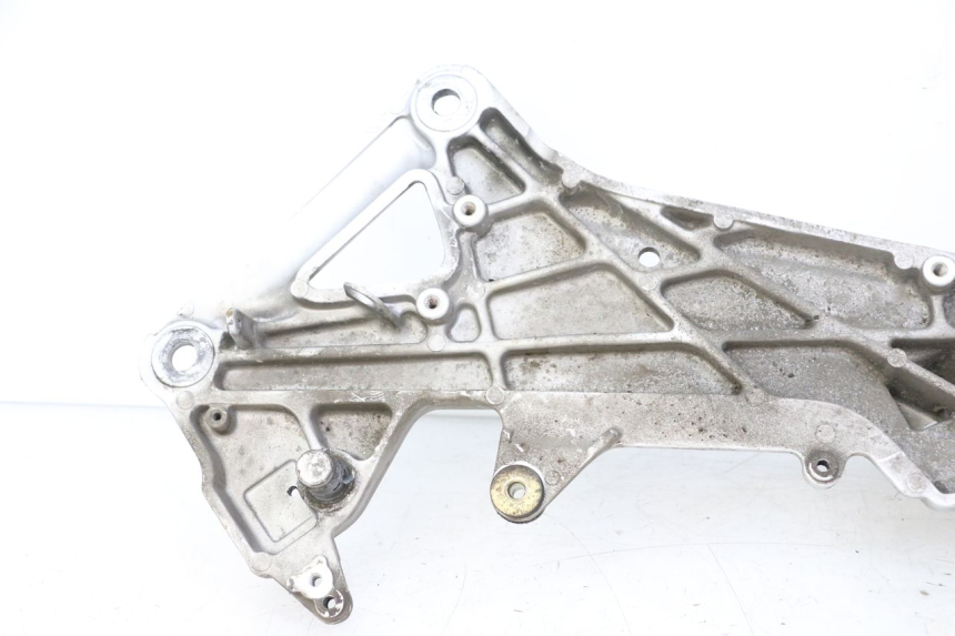 photo de PLATINE CALE PIED AVANT DROIT HONDA ST PAN EUROPEAN 1300 (2002 - 2013)