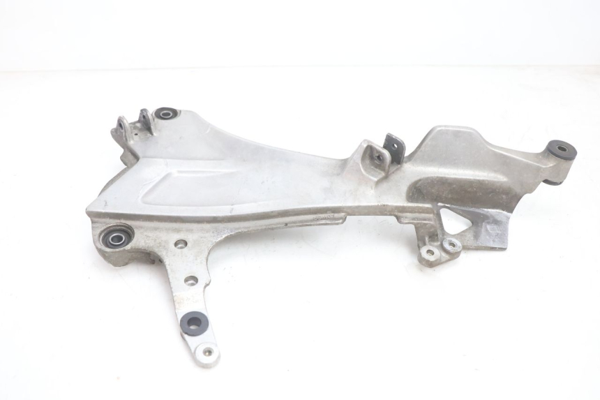 photo de PLATINE CALE PIED AVANT DROIT HONDA ST PAN EUROPEAN 1100 (1990 - 2002) - Autre angle de vue