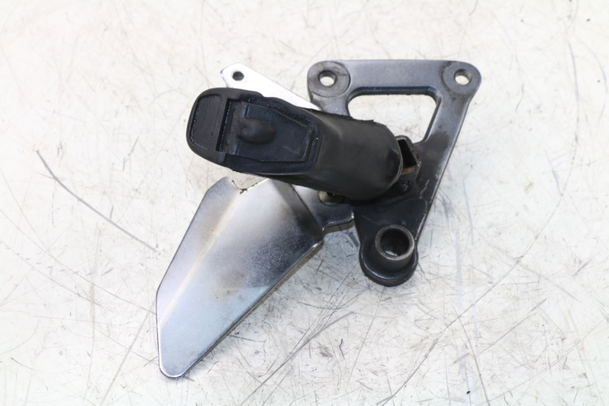 photo de PLATINE CALE PIED AVANT DROIT SUZUKI GS / GSE 500 (1990 - 2000)