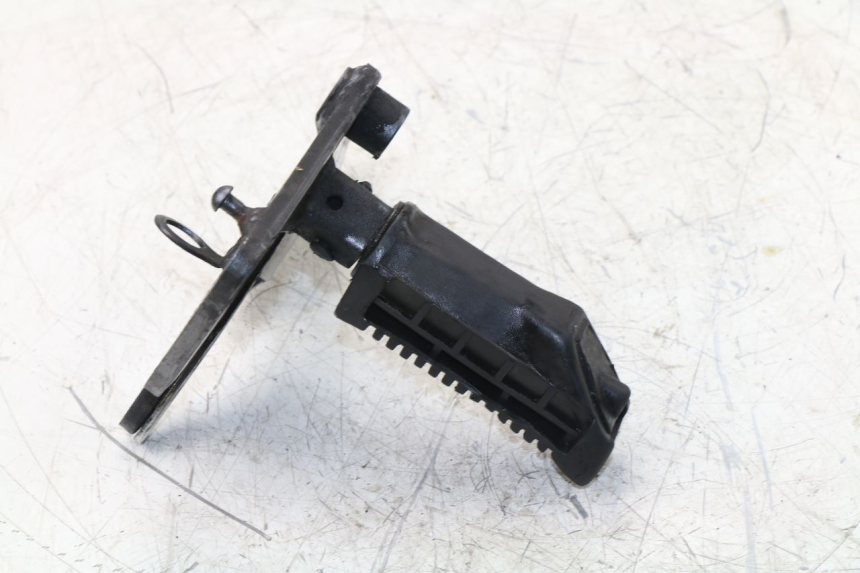 photo de PLATINE CALE PIED AVANT DROIT SUZUKI GS / GSE 500 (1990 - 2000)