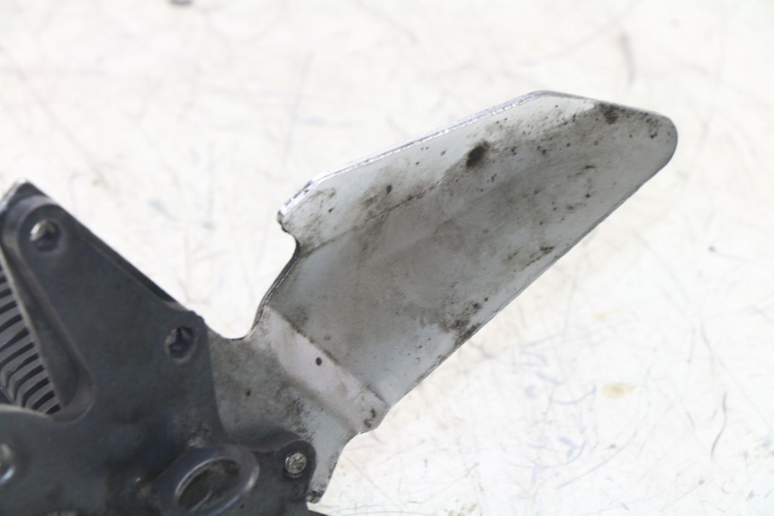 photo de PLATINE CALE PIED AVANT DROIT SUZUKI GS / GSE 500 (1990 - 2000)