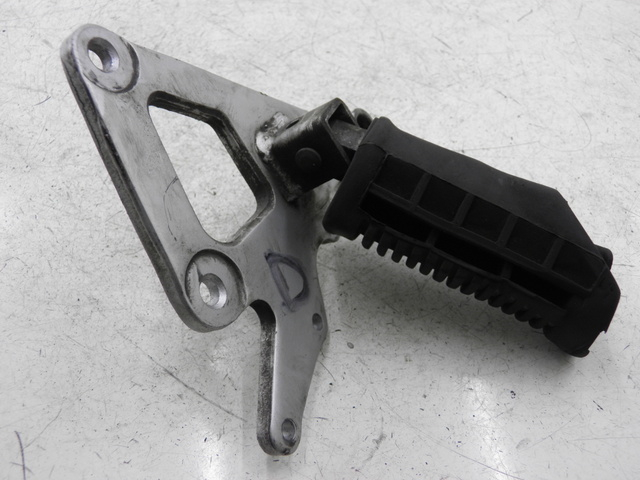 photo de PLATINE CALE PIED AVANT DROIT SUZUKI GS GSE 500 (2001 - 2003)