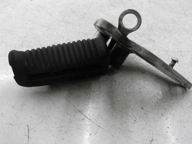 photo de PLATINE CALE PIED AVANT DROIT SUZUKI GS GSE 500 (2001 - 2003)