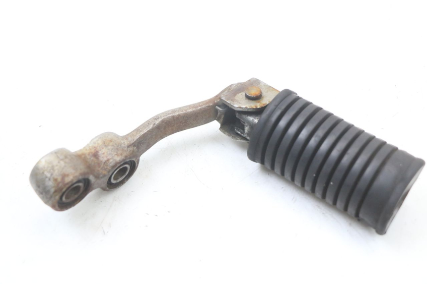 photo de PLATINE CALE PIED AVANT DROIT SUZUKI GSX E 250 (1982 - 1983)