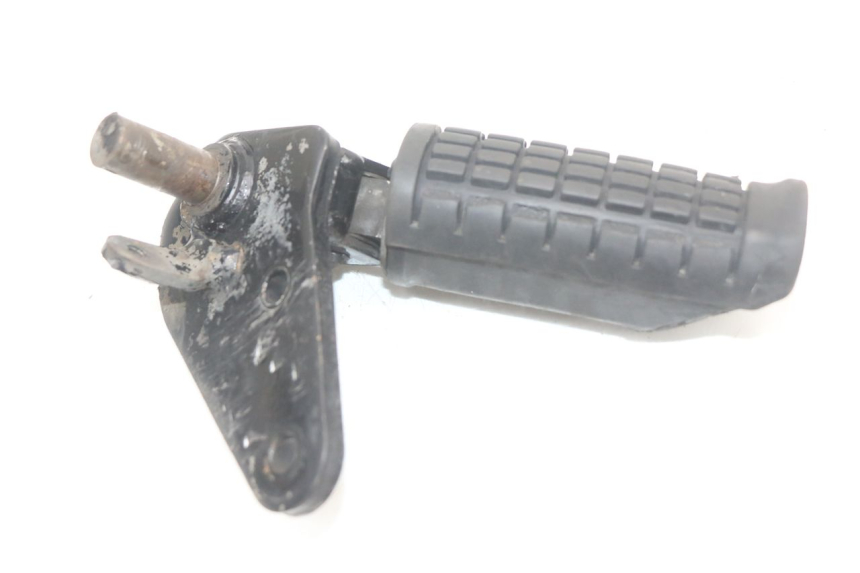 photo de PLATINE CALE PIED AVANT DROIT SUZUKI GZ MARAUDER 125 (1998 - 2004)