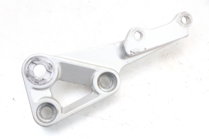 photo de PLATINE CALE PIED AVANT DROIT SUZUKI SV N 650 (1999 - 2002)