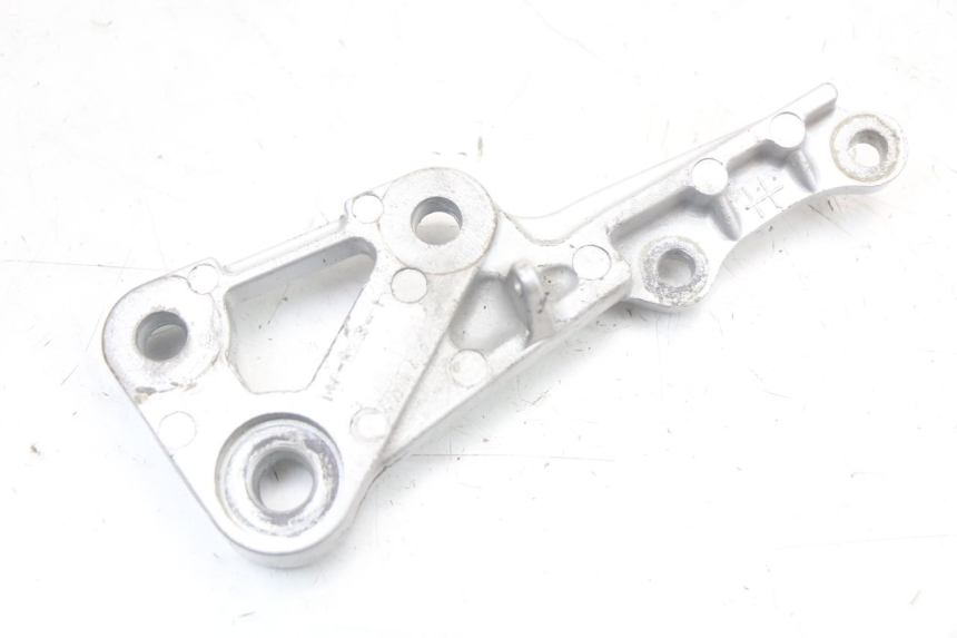 photo de PLATINE CALE PIED AVANT DROIT SUZUKI SV N 650 (1999 - 2002)