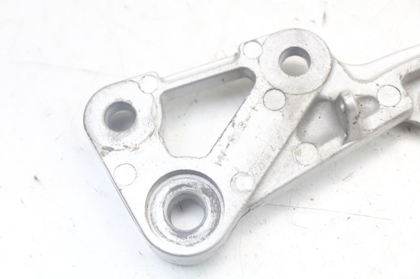 photo de PLATINE CALE PIED AVANT DROIT SUZUKI SV N 650 (1999 - 2002)